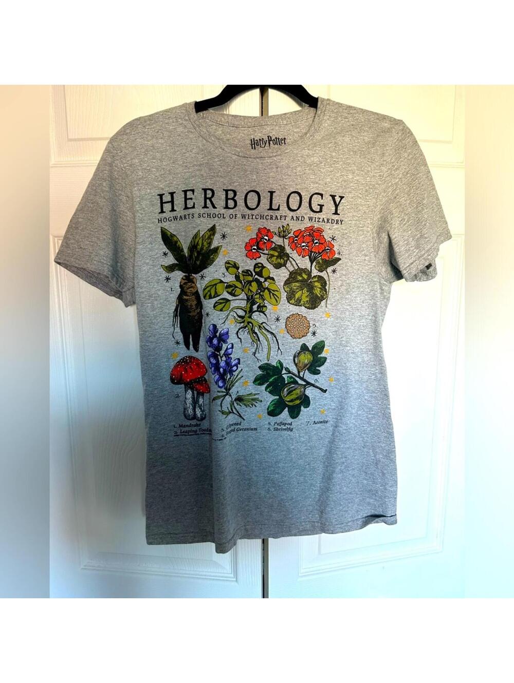 NWOT - Harry Potter Herbology Tshirt - S